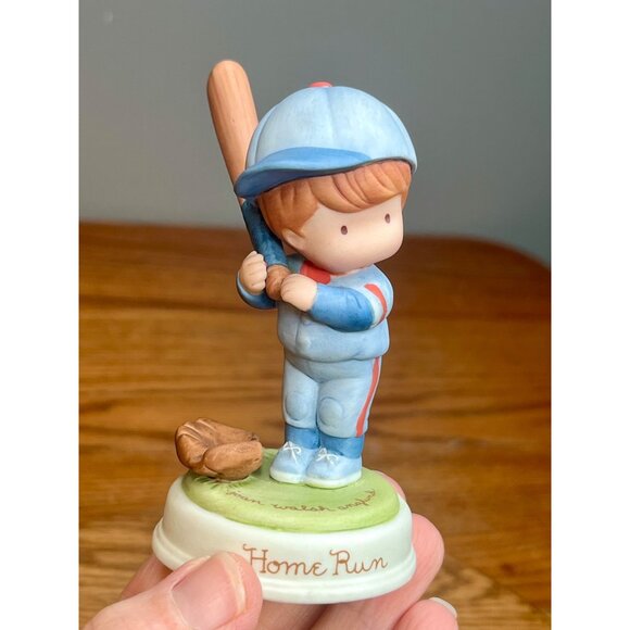 Vintage 1987 Avon Joan Walsh Anglund Porcelain Figurine "Home Run" - Picture 8 of 8